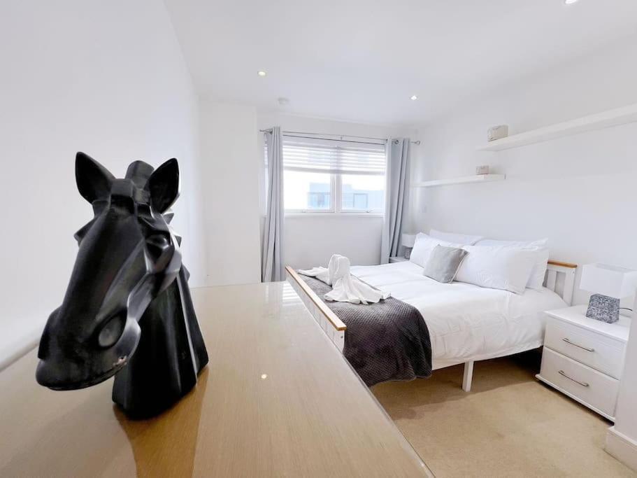Stylish Seaview One-Bedroom Apt Swansea Dış mekan fotoğraf