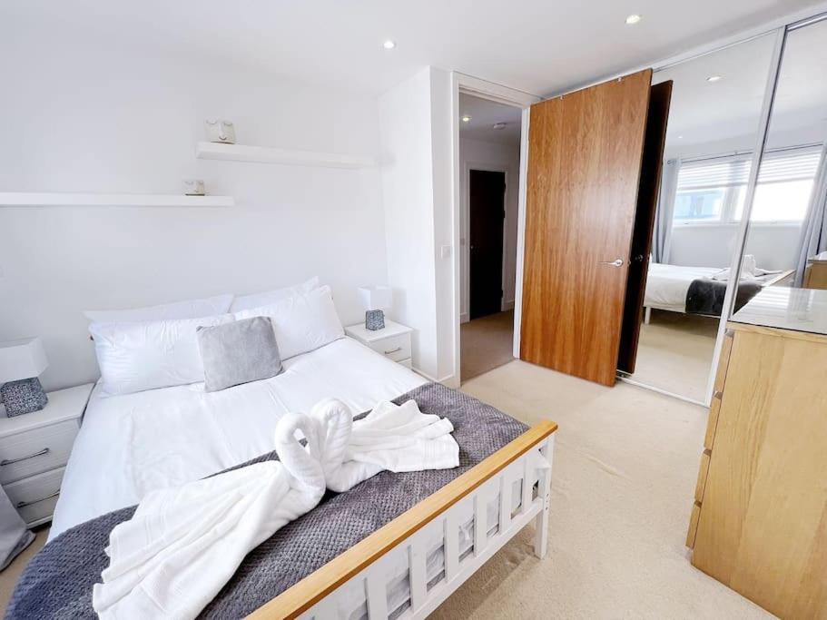 Stylish Seaview One-Bedroom Apt Swansea Dış mekan fotoğraf