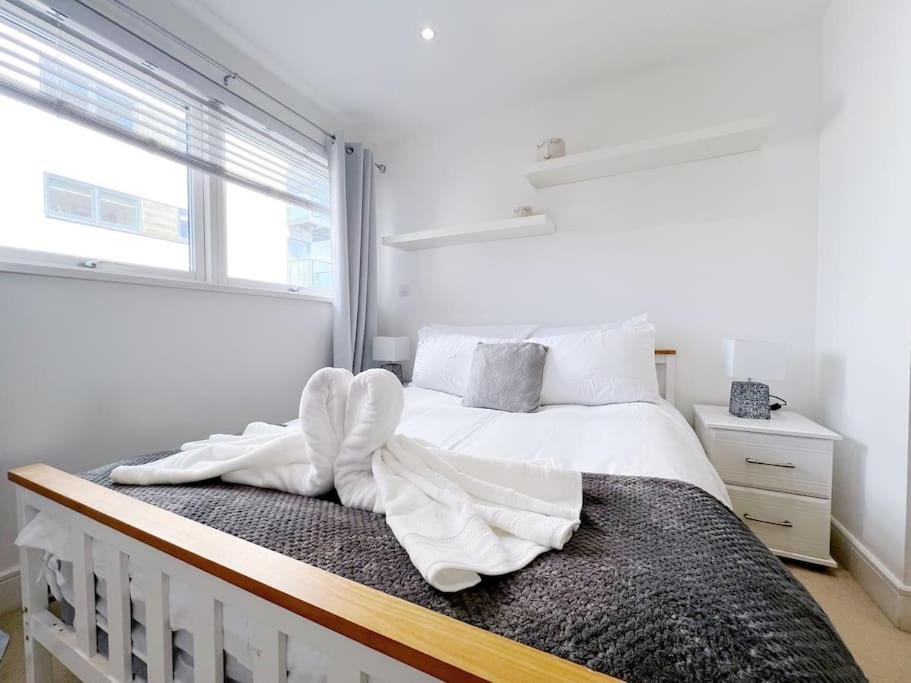 Stylish Seaview One-Bedroom Apt Swansea Dış mekan fotoğraf