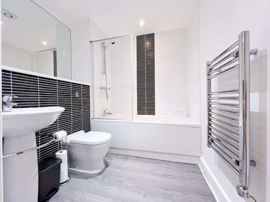Stylish Seaview One-Bedroom Apt Swansea Dış mekan fotoğraf