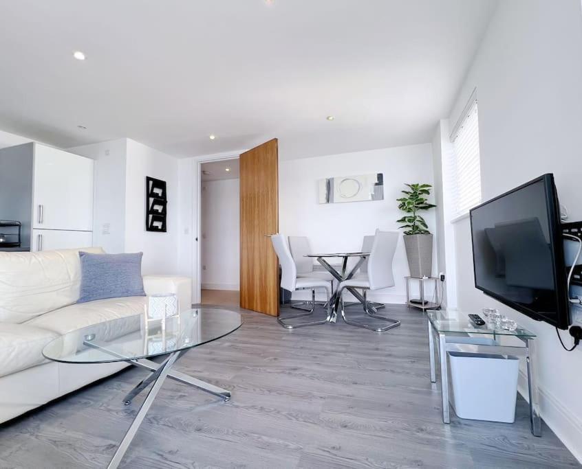 Stylish Seaview One-Bedroom Apt Swansea Dış mekan fotoğraf