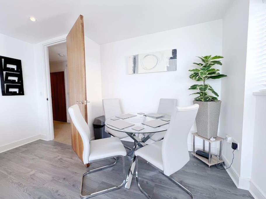 Stylish Seaview One-Bedroom Apt Swansea Dış mekan fotoğraf