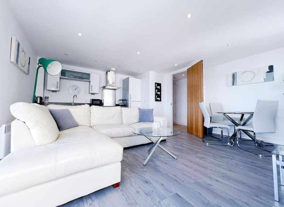 Stylish Seaview One-Bedroom Apt Swansea Dış mekan fotoğraf