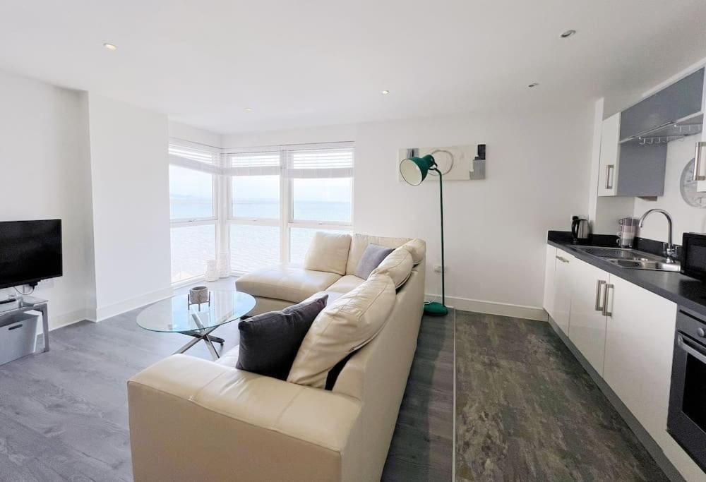 Stylish Seaview One-Bedroom Apt Swansea Dış mekan fotoğraf